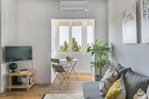 Spacious Apt Campo D'Ourique with AC